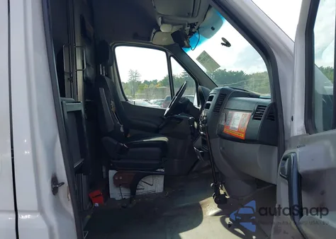 2014 Mercedes-Benz Sprinter 2500 High Roof из США, поврежденный, VIN WD3PE8DE6E5896247